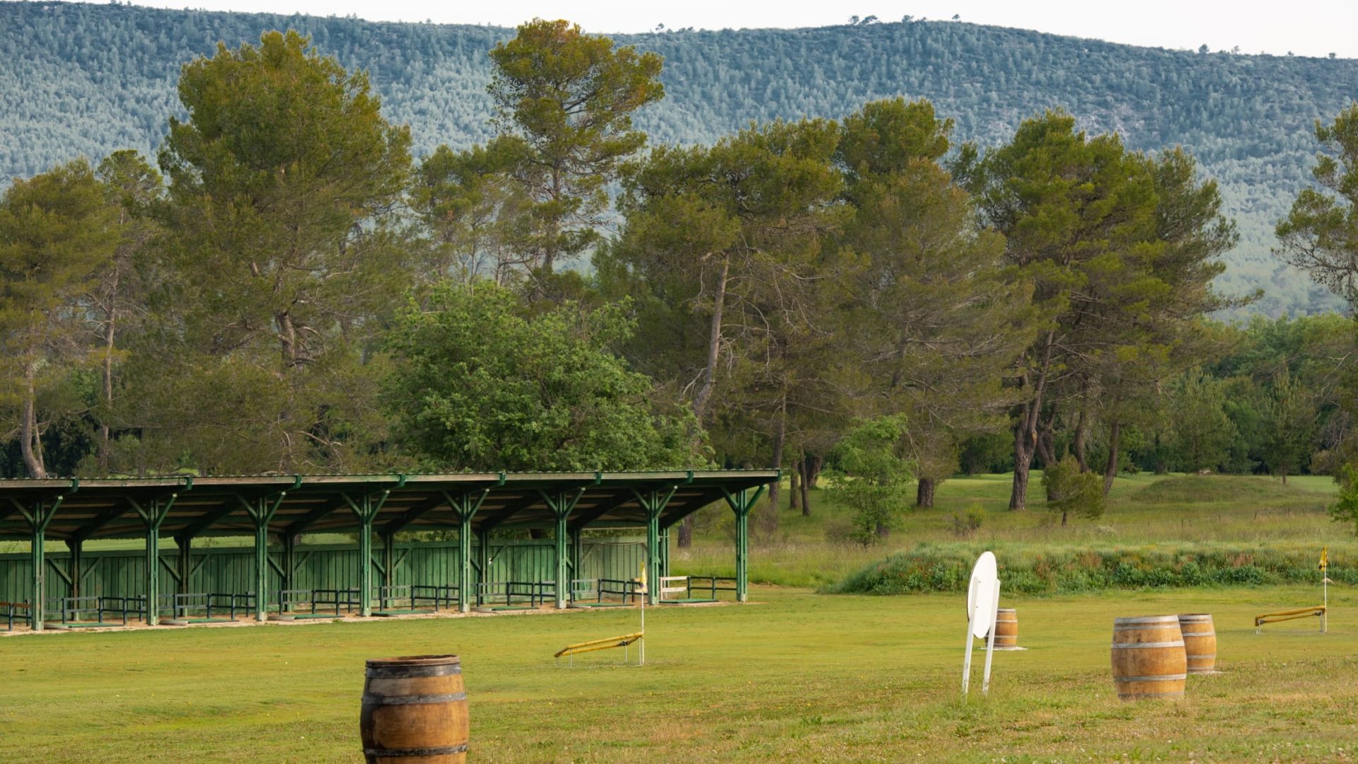 Practice du Golf Sainte Baume au pied du massif